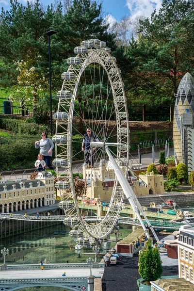 Windsor, Anglii, kwiecień 2017: London Eye modelu w MiniLandzie Legoland Windsor — Zdjęcie stockowe