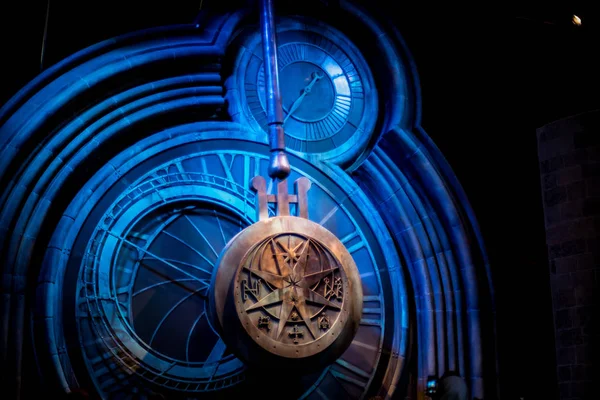 Londra, İngiltere, Nisan 2017: Warner Brothers Harry Potter Studio Tour adlı dev bir sarkaç