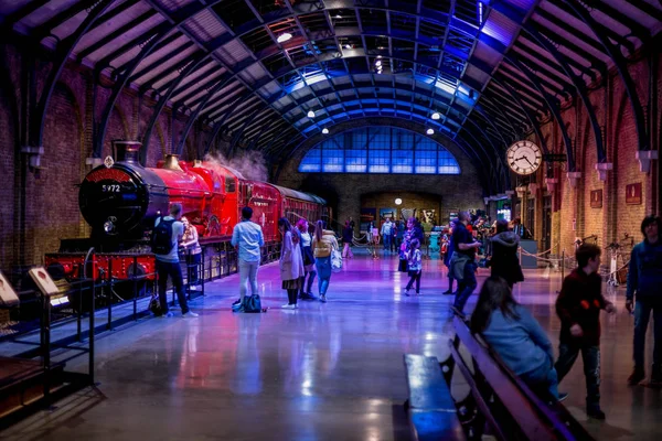 Londres, Inglaterra, abril de 2017: Um pêndulo gigante na Warner Brothers Harry Potter Studio Tour — Fotografia de Stock