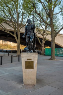 Londra, İngiltere, Nisan 2017: Laurence Olivier South Bank National Theatre yakınındaki bir heykel