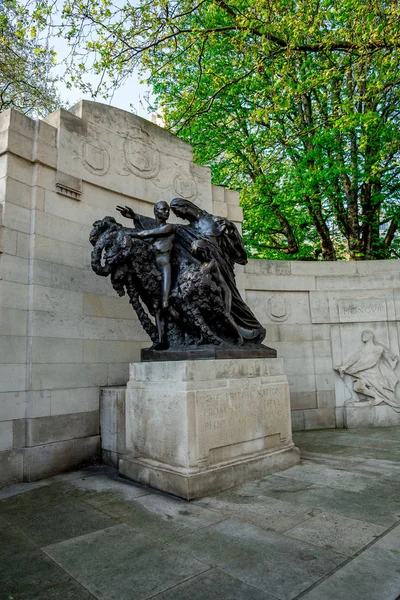 英国伦敦，4 月 2017年： 盎格鲁-比利时纪念在泰晤士河维多利亚路堤 — 图库照片