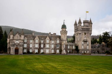 Balmoral, İskoçya, Nisan 2017: Balmoral kale manzaralı bir kule, Aberdeenshire ile