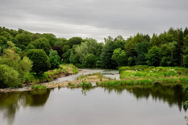 Vista del río Don en Seaton park en Aberdeen, Escocia — Foto de Stock