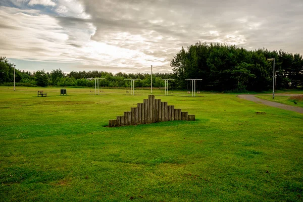 Una vista del parque infantil Westfield Park en Aberdeen, Escocia — Foto de Stock
