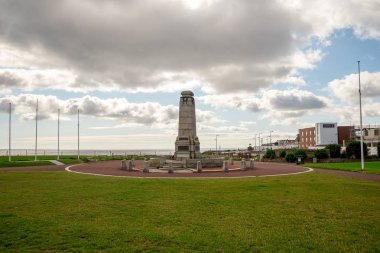II. Dünya Savaşı Anıtı Whitley Bay Beach yakınındaki Newcastle, İngiltere