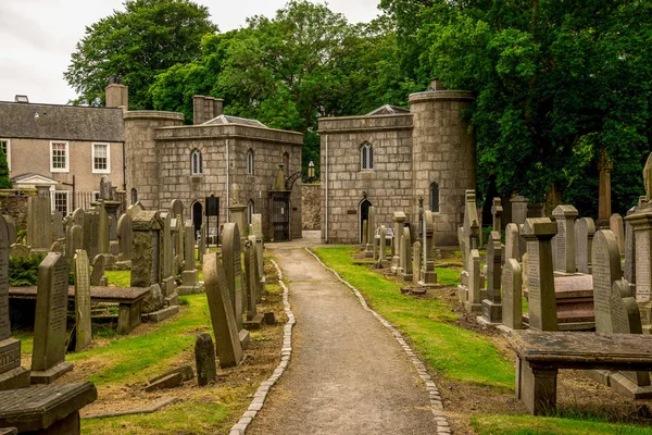 Exit from St Machar cathedral and cemetery, Aberdeen, Scotland — Stock Photo, Image