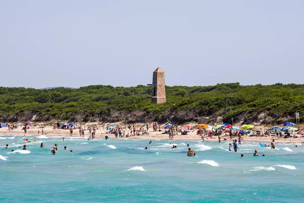 Alcudia, Mayorka, Balear Adaları, Temmuz 2017: Alcudia pimleri Kulesi ve Playa de Muro Beach'te Yüzme turizm
