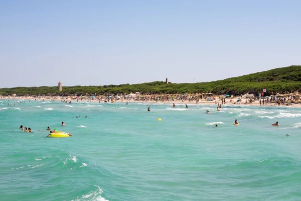 Alcudia, Mayorka, Balear Adaları, Temmuz 2017: Playa de Muro bayramlarda turistlere plaj arka plan Alcudia iğne ile
