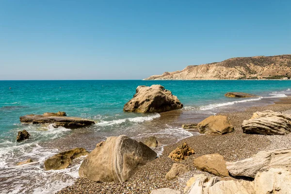 Pohled do zálivu Pissouri z konce pláže, Kypr — Stock fotografie