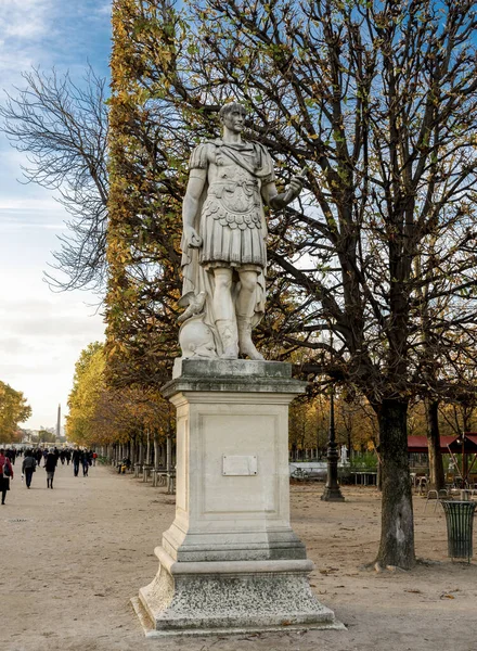 Una Estatua Antigua César Jardín Las Tullerías París Francia — Foto de Stock