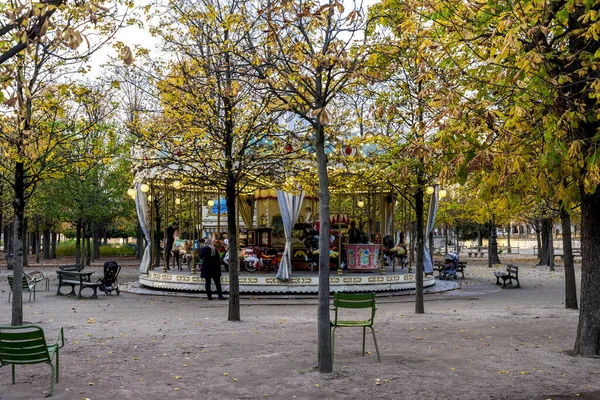 Carrossel Infantil Durante Temporada Outono Jardim Das Tulherias Paris França — Fotografia de Stock