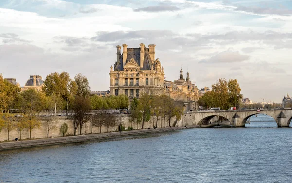 Pont Royal Köprüsü Yakınlarındaki Louvre Müzesi Manzarası Paris Fransa — Stok fotoğraf