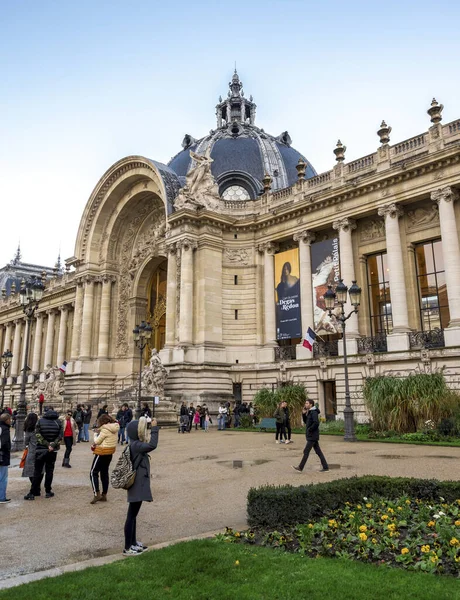 Visitantes Cerca Entrada Del Museo Arte Petit Palais París Francia — Foto de Stock