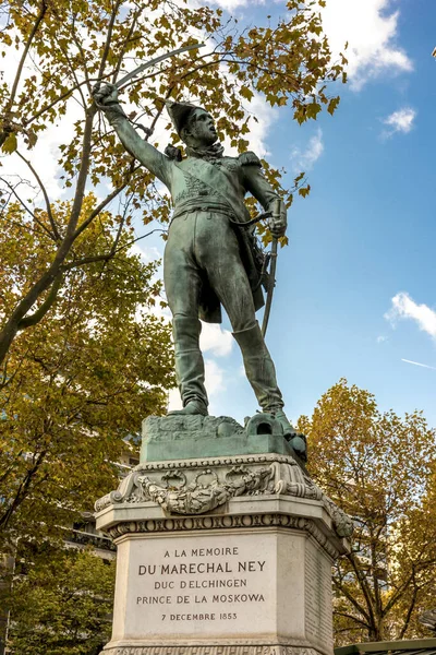 Άγαλμα Του Γάλλου Στρατιωτικού Διοικητή Marshal Ney Στο Κέντρο Του — Φωτογραφία Αρχείου