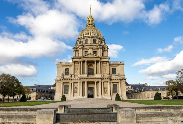 Uma Vista Igreja Forma Cúpula Dourada Hotel Des Invalides Avenue — Fotografia de Stock