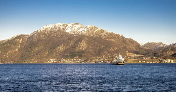 Lauvvik Oanes Fähre Überquert Den Fjord Mit Malerischem Blick Auf — Stockfoto