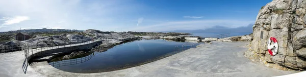 Panorama Zona Piscina Mar Con Acceso Seguro Baño Infraestructura Alrededor — Foto de Stock