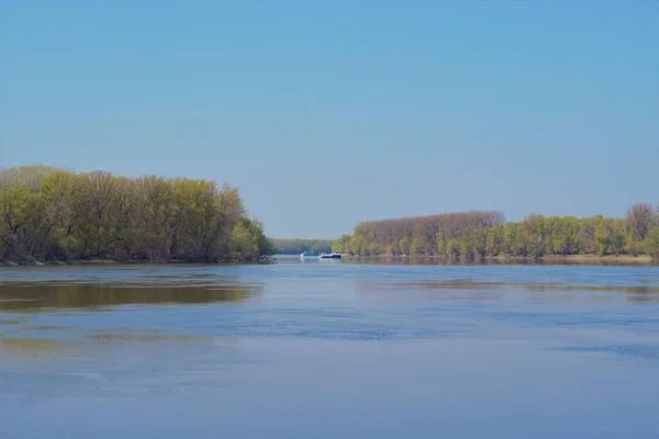Tuna Nehri Sırbistan ile Hırvatistan arasındaki Bezdan, Sombor ve Batina yakınlarındaki doğal sınır