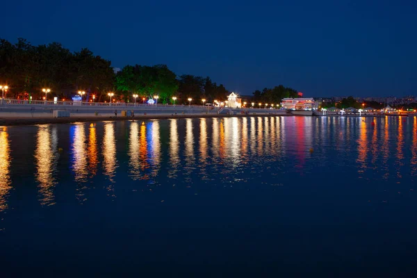 Eine Ruhige Warme Stadt Süden Strand Der Nacht Stadtbeleuchtung Ein — Stockfoto