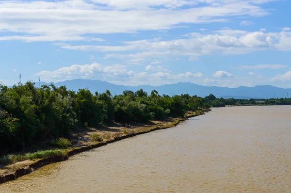 Kahverengi su Nehri mekong Deltası'nda — Stok fotoğraf