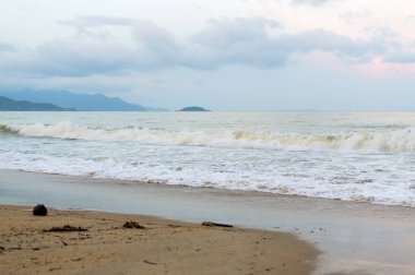 Deniz manzara. Akşam sahilde.