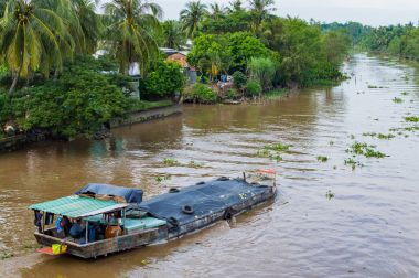 Ahşap kargo teknede Mekong Nehri Deltası