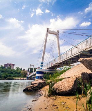 Süspansiyon Askılı yaya köprüsü