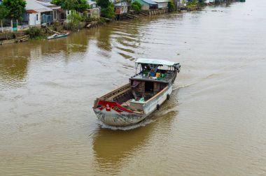 Ahşap kargo teknede Mekong Nehri Deltası