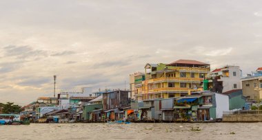 Riverside Tepedeki Ev Mekong Deltası'nda