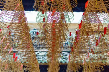 Çin tapınağında dairesel incenses