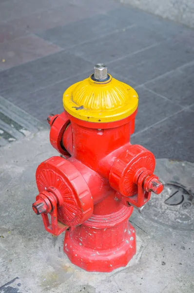 Hidratant de foc viu colorat — Fotografie, imagine de stoc