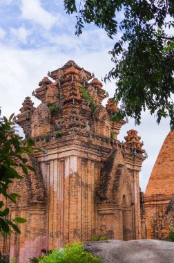 Tuğla tapınak yakınındaki cham Kuleli