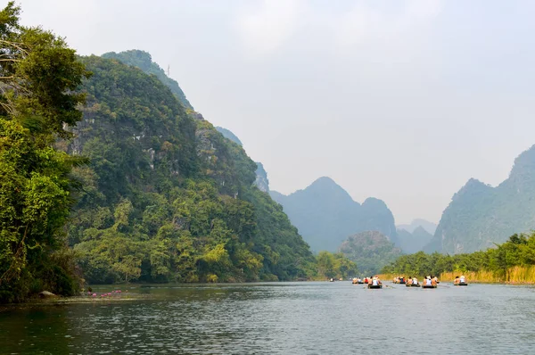 Trang An, Tam Coc, Ninh Binh, Vietnam. — Stok fotoğraf