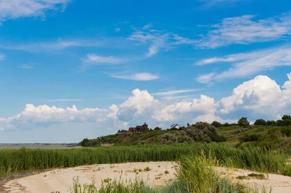 Meereslandschaft. Gelände an der Küste des Azov-Meeres im Gebiet Rostow — Stockfoto