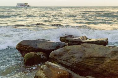 Deniz kenarında Kamboçya'da günbatımı