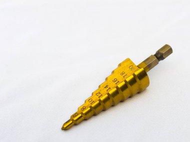 Konik matkap titanyum matkap delik kesici Hss çelik adım gem. Düşük alan derinliği ile seçici odak