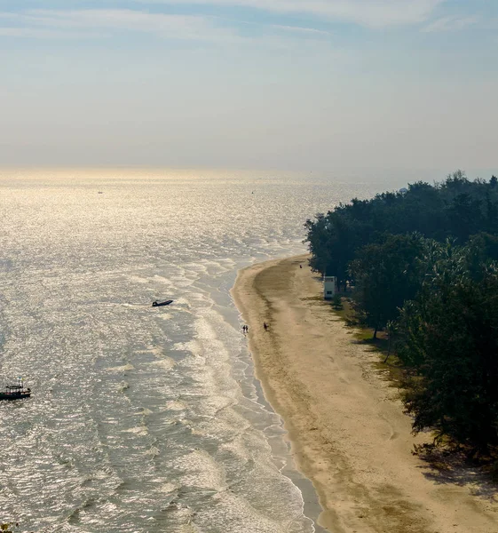 Tropischer weißer Sandstrand im Khao sam roi yot Nationalpark, tha — Stockfoto