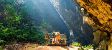 Phraya Nakhon mağara. Khao Sam ROI Yot Milli Parkı Tayland