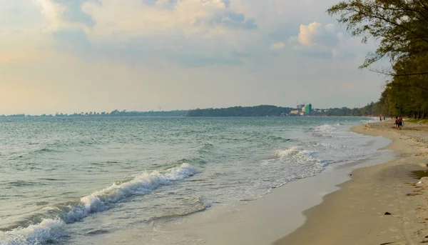 Riva del mare in Sihanoukville spiaggia — Foto Stock