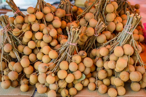 Longan, Longan longan, fruit uit Azië, dezelfde familie van lychee — Stockfoto