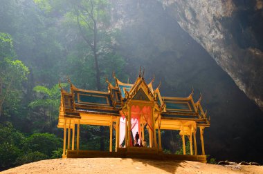 Phraya Nakhon mağara. Khao Sam ROI Yot Milli Parkı Tayland