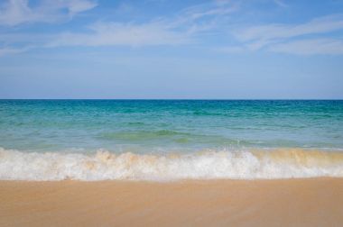 Berrak Denizi güzel dalgalar