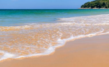 Berrak Denizi güzel dalgalar