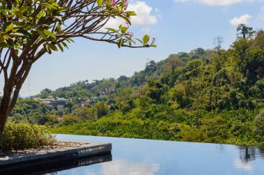 Üst çatı yüzme havuzu