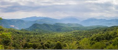 Dağ vadi manzarası. Adıge Cumhuriyeti, Krasnodar bölgesi, Rusya Federasyonu