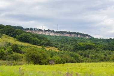 Dağ vadi manzarası. Adıge Cumhuriyeti, Krasnodar bölgesi, Rusya Federasyonu