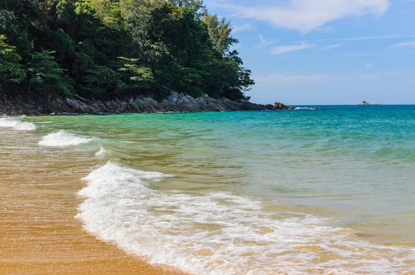 Berrak Denizi güzel dalgalar