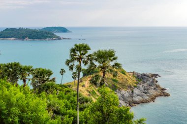 Phromthep cape bakış açısıyla günbatımı gökyüzü Phuket, Tayland