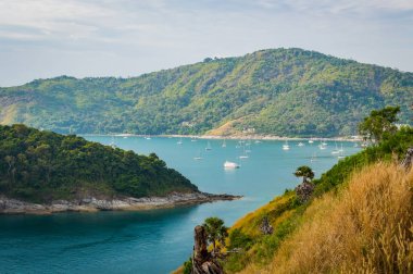 Phromthep cape bakış açısıyla günbatımı gökyüzü Phuket, Tayland