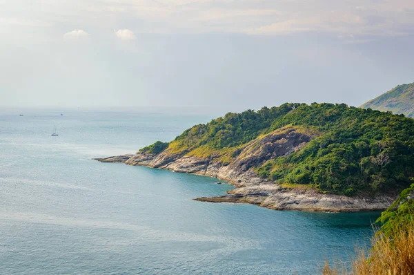 Phromthep cape bakış açısıyla günbatımı gökyüzü Phuket, Tayland